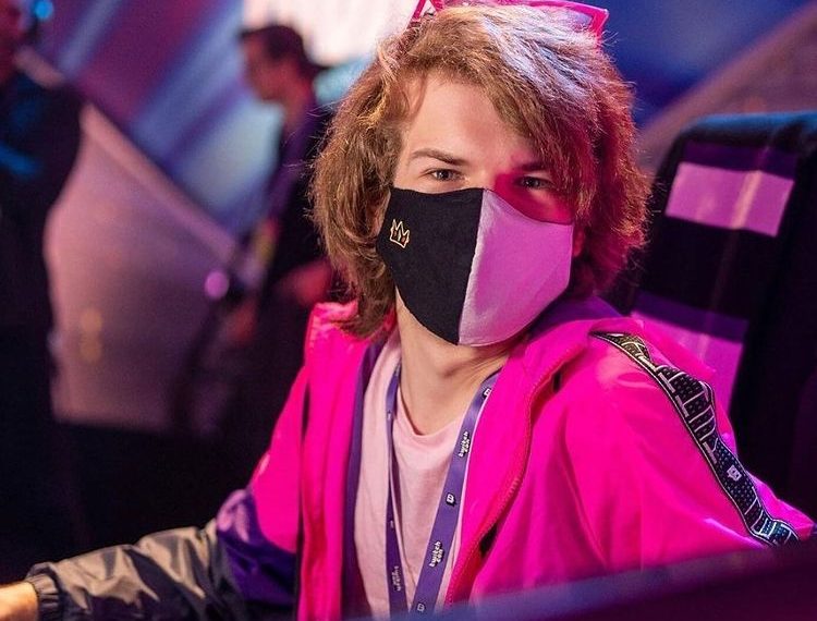 Ranboo in pink jacket