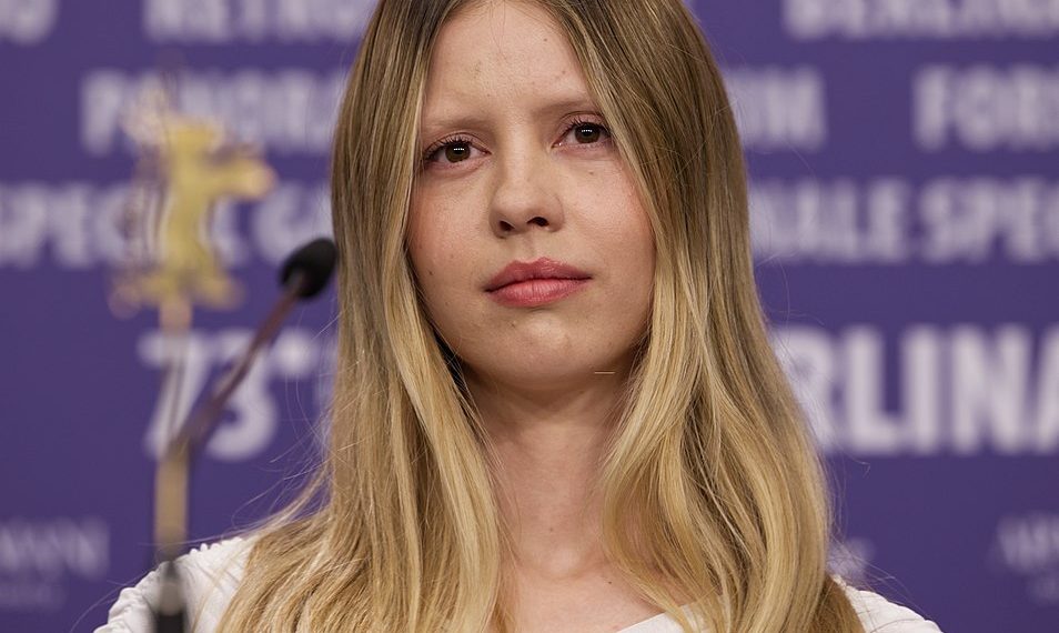 Mia Goth wearing a white dress in an event.